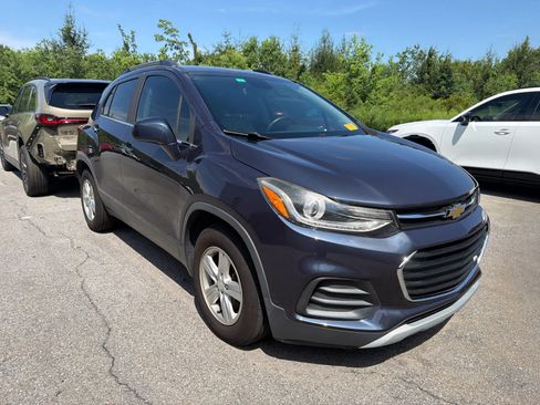 Used 2018 Chevrolet Trax LT w/ Driver Confidence Package FWD image 2
