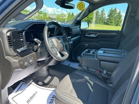 Used 2024 Chevrolet Silverado 1500 LT image 3