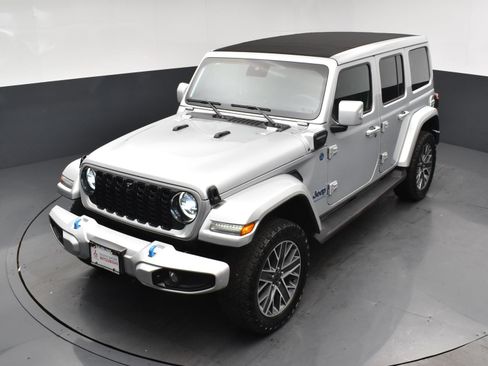 Used 2024 Jeep Wrangler High Altitude AWD/4WD image 18