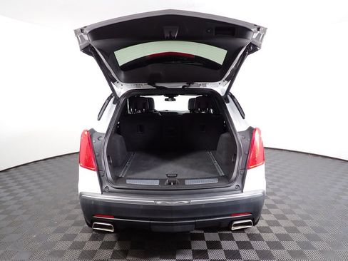 Used 2017 Cadillac XT5 Luxury w/ Driver Awareness Package AWD/4WD image 16