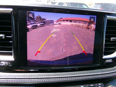 Used 2022 Chrysler Pacifica Limited FWD image 30