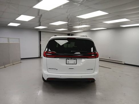 New 2026 Chrysler Pacifica Limited w/ Uconnect Theater Family Group image 6