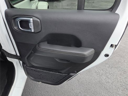 Used 2023 Jeep Wrangler Sahara image 10