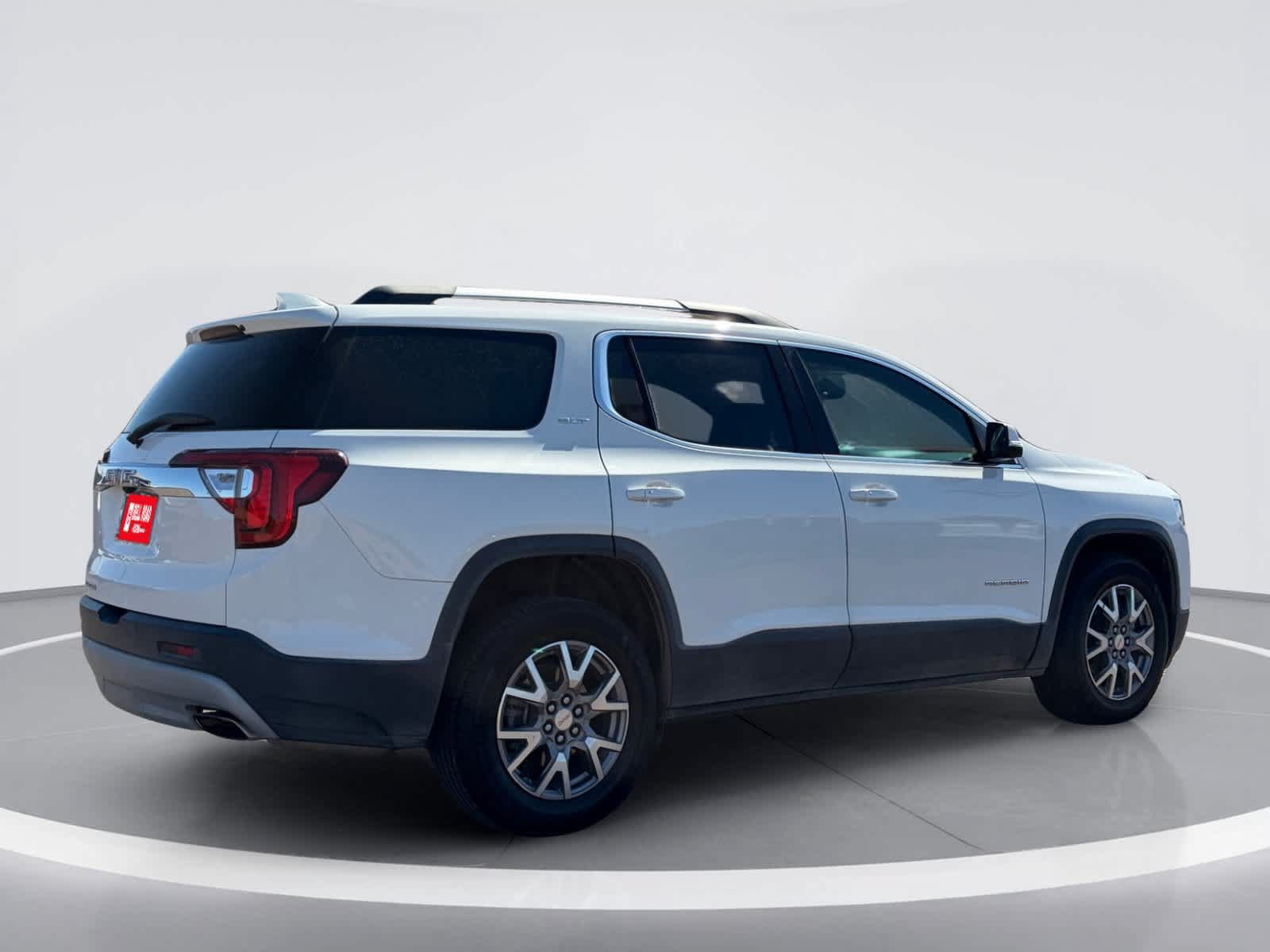 Used 2021 GMC Acadia SLT w/ Technology Package FWD image 4
