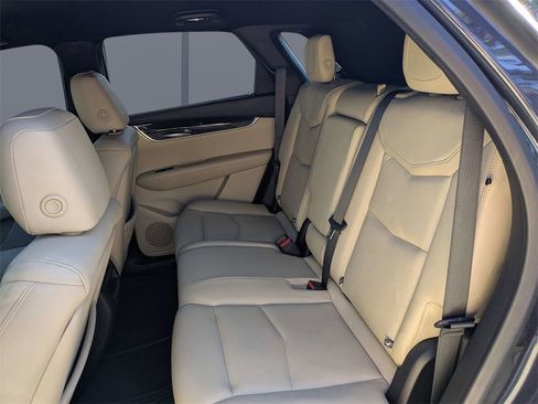 Used 2019 Cadillac XT5 FWD image 13
