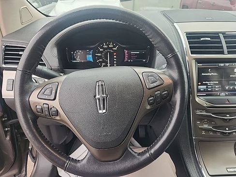 Used 2012 Lincoln MKX AWD image 21