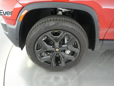 Used 2024 Rivian R1S Adventure Dual AWD/4WD image 18