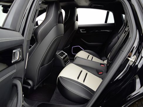 Used 2023 Porsche Panamera GTS image 34