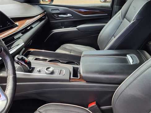 Used 2023 Cadillac Escalade Premium Luxury image 31