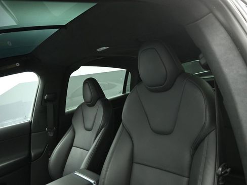 Used 2022 Tesla Model X image 10