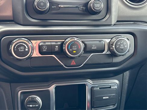 Used 2021 Jeep Wrangler Sport image 31