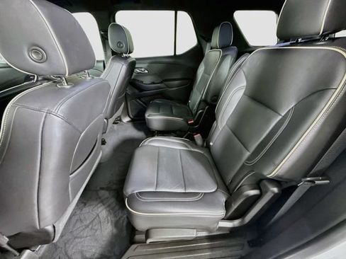 Used 2022 Chevrolet Traverse Premier FWD image 25