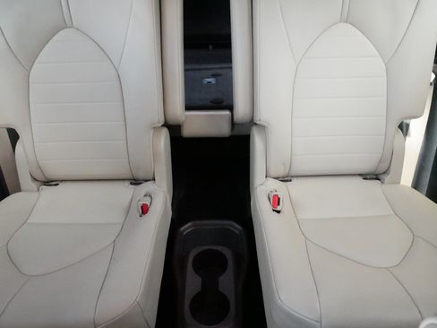 Certified 2021 Toyota Highlander XLE AWD/4WD image 13