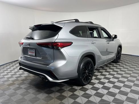 Used 2023 Toyota Highlander XSE FWD image 18