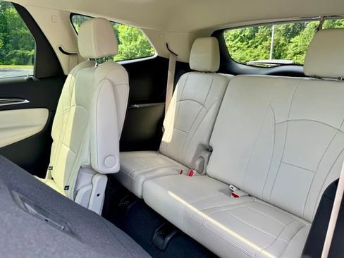 Used 2024 Buick Enclave Premium w/ Experience Buick Package FWD image 27