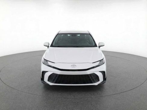 Used 2025 Toyota Camry SE image 2