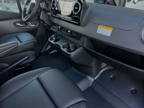 New 2025 Mercedes-Benz Sprinter 2500 image 14
