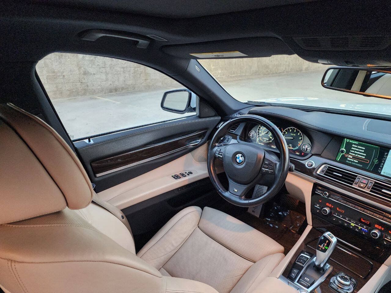 Used 2012 BMW 750Li w/ Driver Assistance Pkg RWD image 28