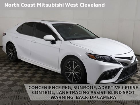Used 2024 Toyota Camry SE image 1