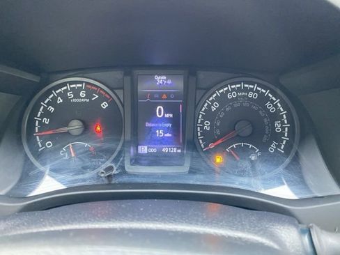 Used 2020 Toyota Tacoma SR image 7