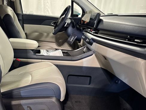 New 2026 Kia Carnival EX FWD image 30