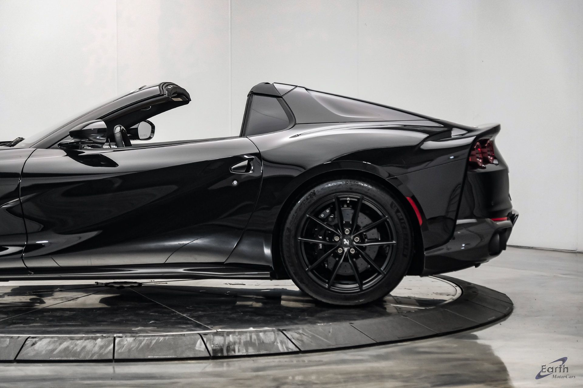 Used 2022 Ferrari 812 GTS RWD image 12