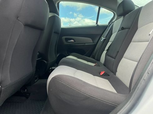 Used 2014 Chevrolet Cruze LS FWD image 12