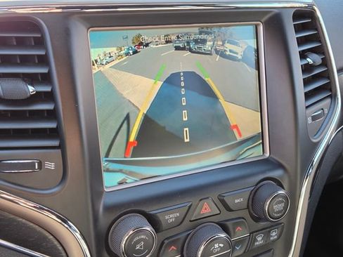 Used 2017 Jeep Grand Cherokee Limited w/ Luxury Group II image 22