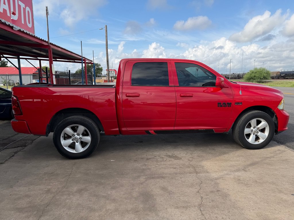 Used 2014 RAM 1500 Express RWD image 2