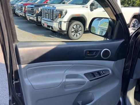 Used 2014 Toyota Tacoma PreRunner image 28