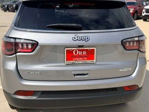 Used 2022 Jeep Compass Latitude w/ Sun and Sound Group AWD/4WD image 5