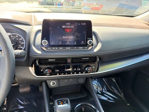 Used 2023 Nissan Rogue SV w/ SV Premium Package image 18