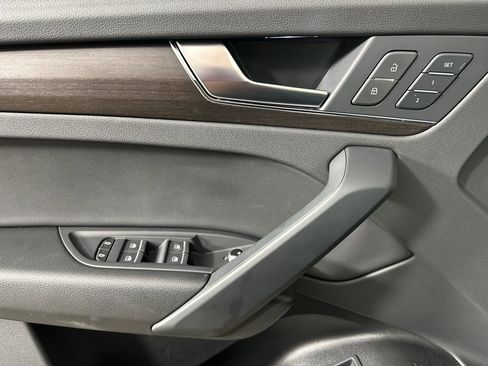 Used 2023 Audi Q5 2.0T Premium w/ Convenience Package image 10