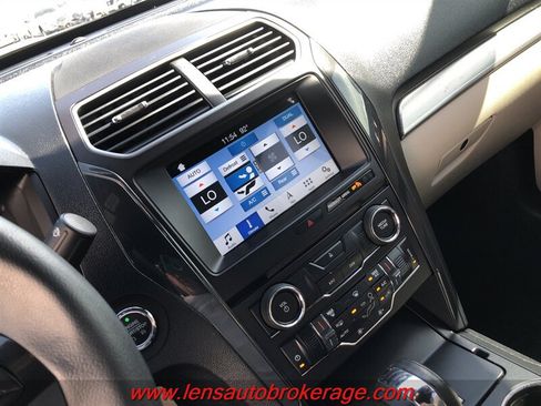 Used 2018 Ford Explorer XLT w/ Equipment Group 201A FWD image 14