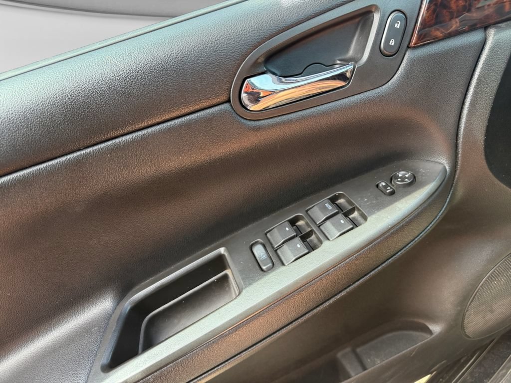 Used 2013 Chevrolet Impala LTZ FWD image 20
