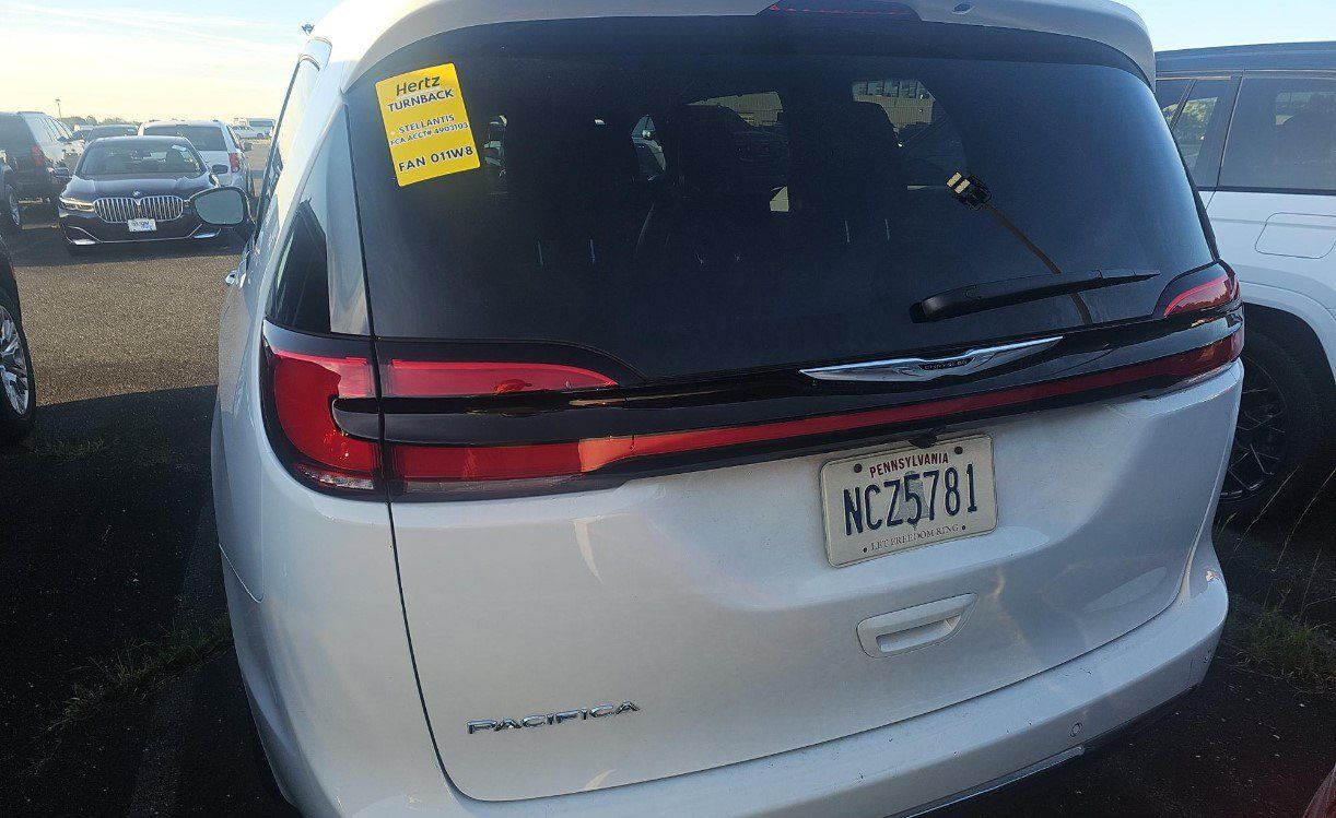Used 2026 Chrysler Pacifica Select FWD image 5