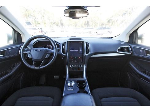 Certified 2024 Ford Edge SE image 12