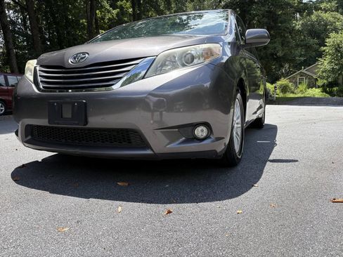 Used 2016 Toyota Sienna XLE FWD image 48