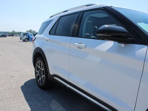 Used 2025 Ford Explorer Platinum w/ Ultimate Package AWD/4WD image 48