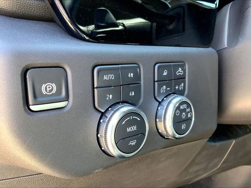 Used 2025 GMC Sierra 1500 SLT w/ SLT Premium Package AWD/4WD image 36