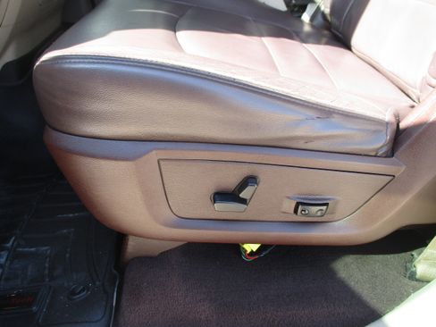 Used 2017 RAM 2500 SLT w/ Luxury Group image 15