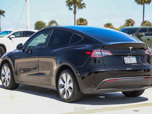Used 2024 Tesla Model Y Long Range AWD/4WD image 5