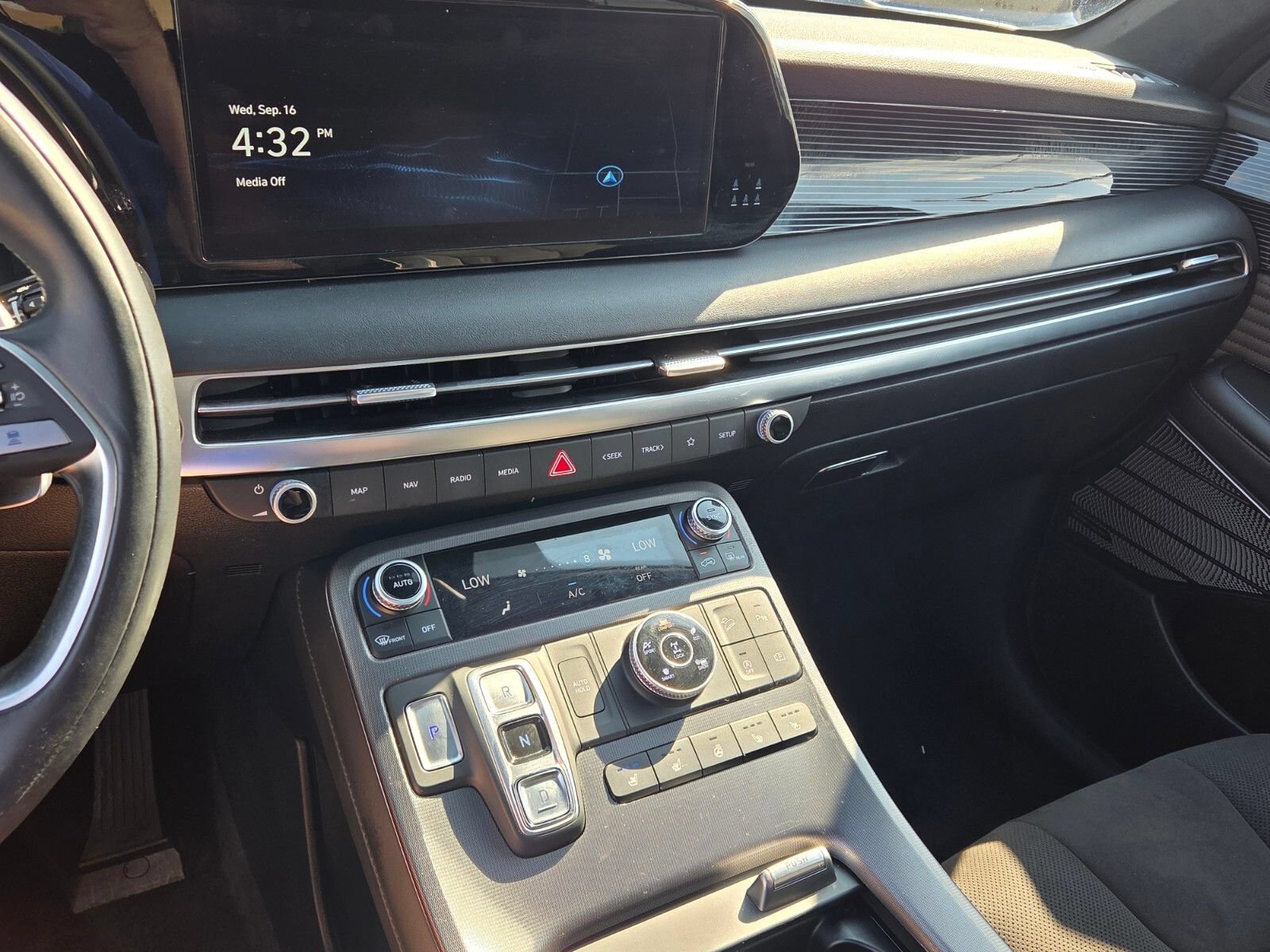 Used 2024 Hyundai Palisade Calligraphy AWD/4WD image 17