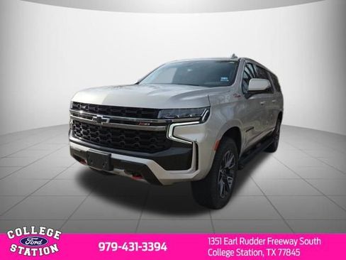 Used 2022 Chevrolet Suburban Z71 w/ Luxury Package image 2