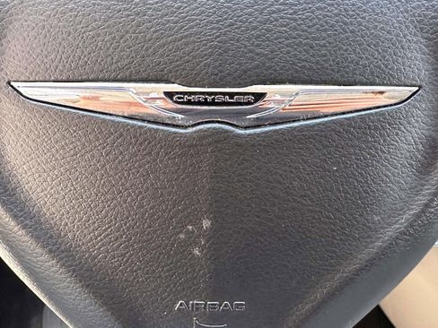Used 2024 Chrysler Pacifica Touring-L FWD image 25