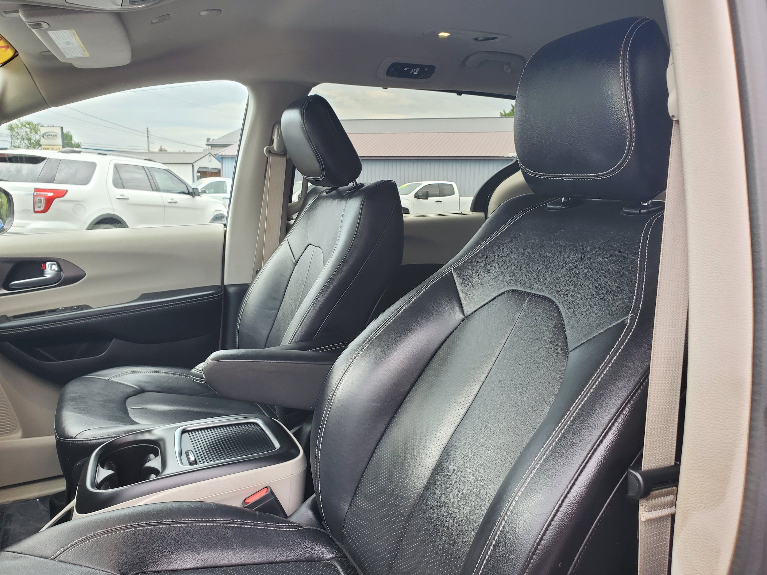 Used 2022 Chrysler Pacifica Touring-L FWD image 11