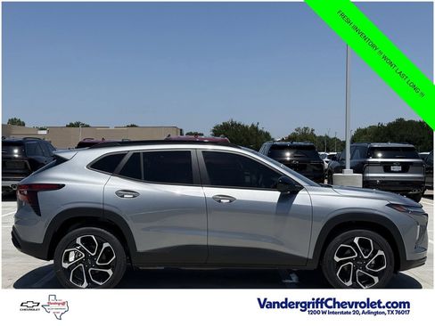 New 2026 Chevrolet Trax RS w/ Sunroof Package FWD image 3