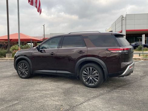 Used 2022 Nissan Pathfinder SL w/ SL Premium Package FWD image 6