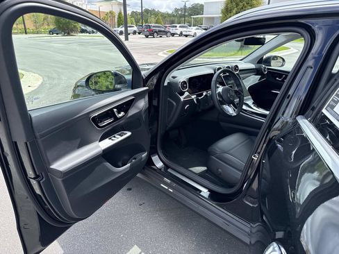 Used 2025 Mercedes-Benz GLC 350e 4MATIC image 18