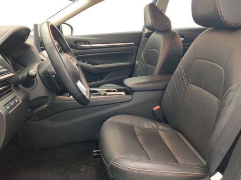 Used 2025 Nissan Altima 2.5 SR w/ SR Premium Package FWD image 17